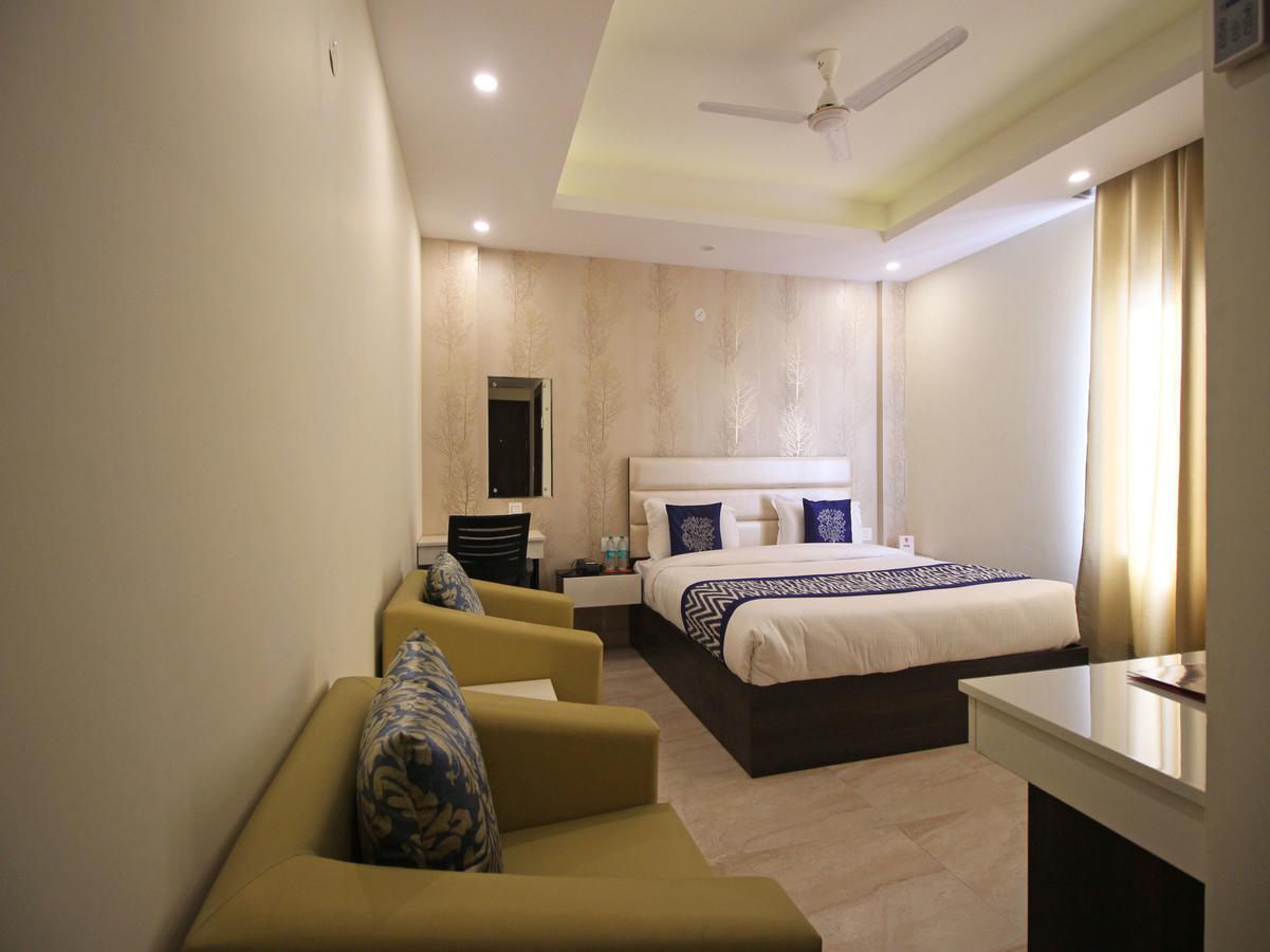 Oyo 8132 Hotel Kukreja Dehradun Exterior foto