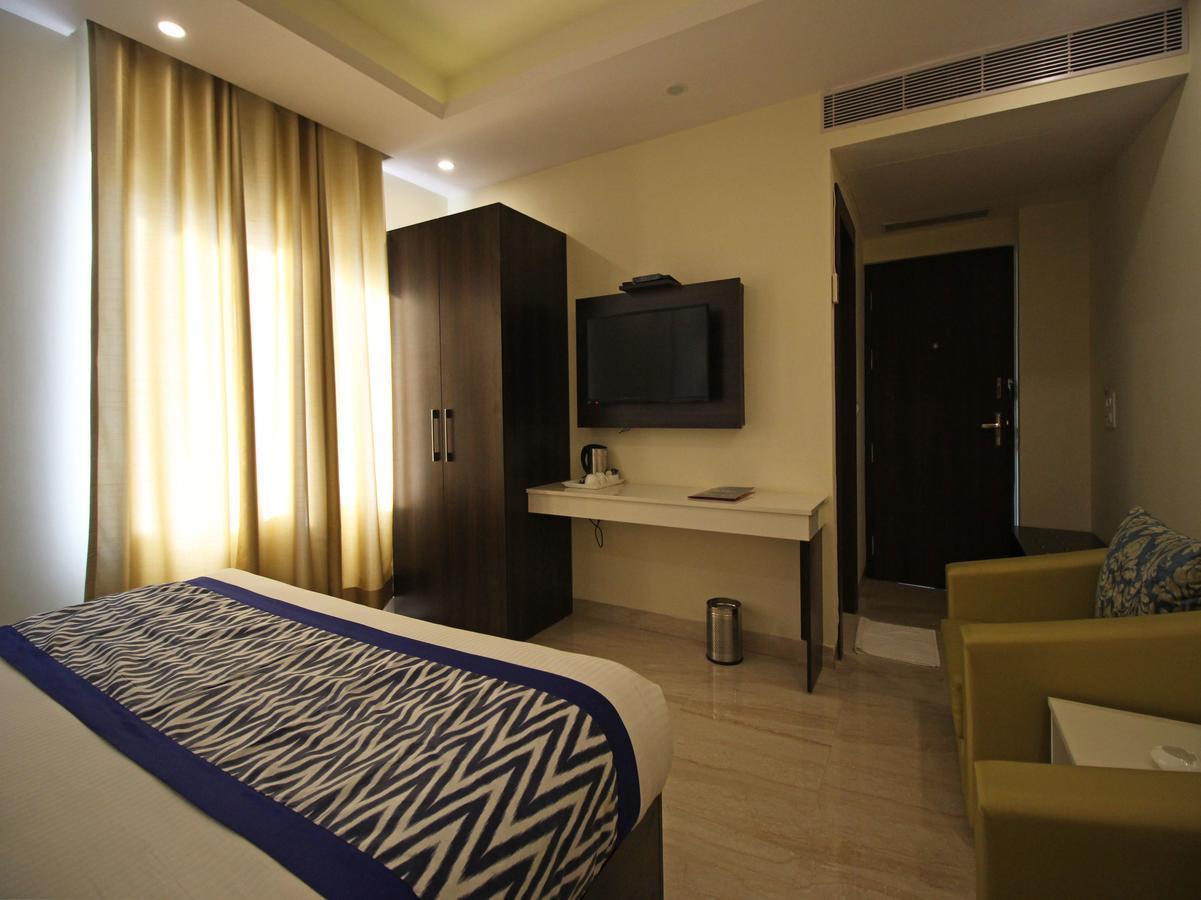 Oyo 8132 Hotel Kukreja Dehradun Exterior foto