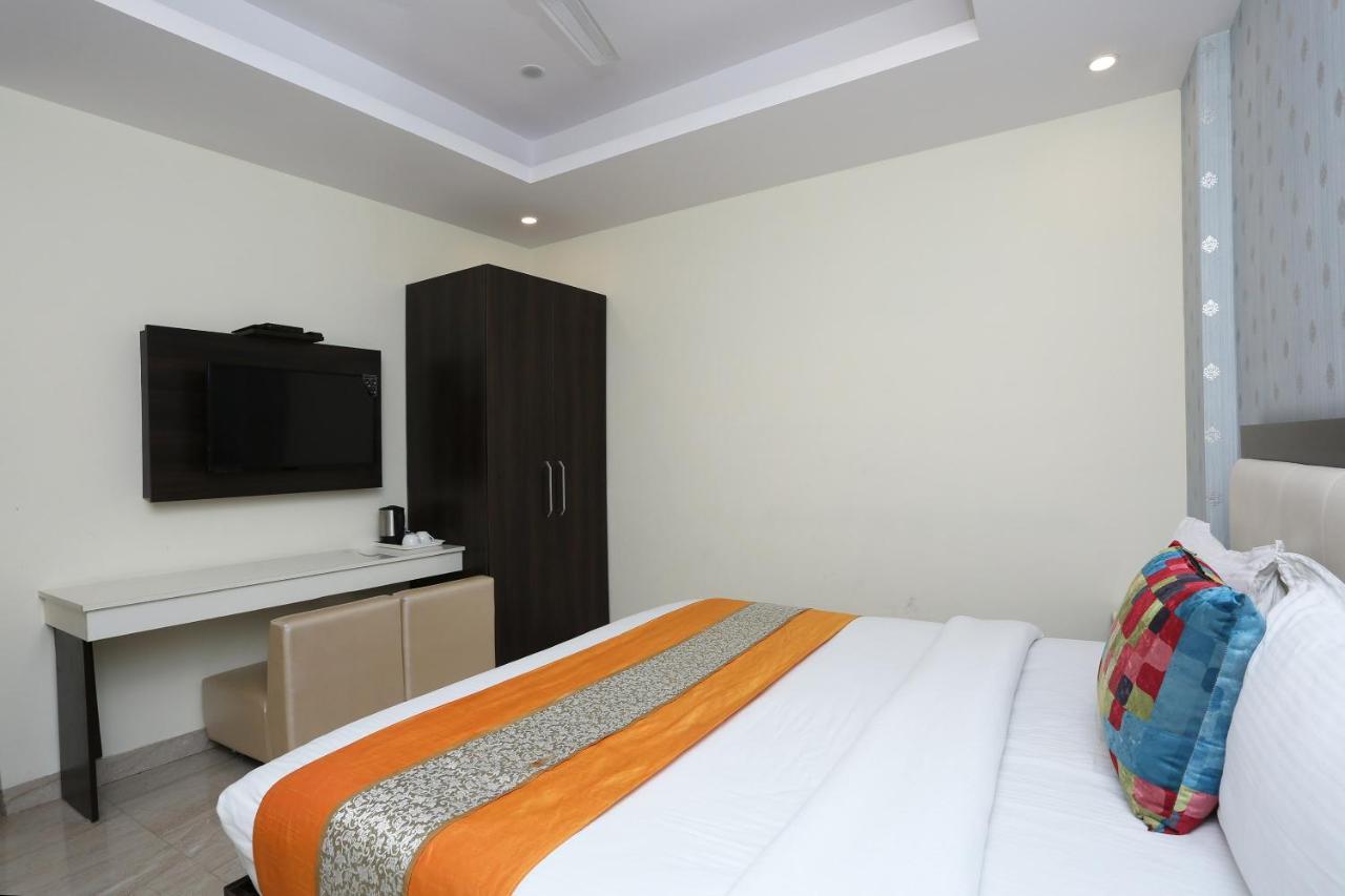 Oyo 8132 Hotel Kukreja Dehradun Exterior foto